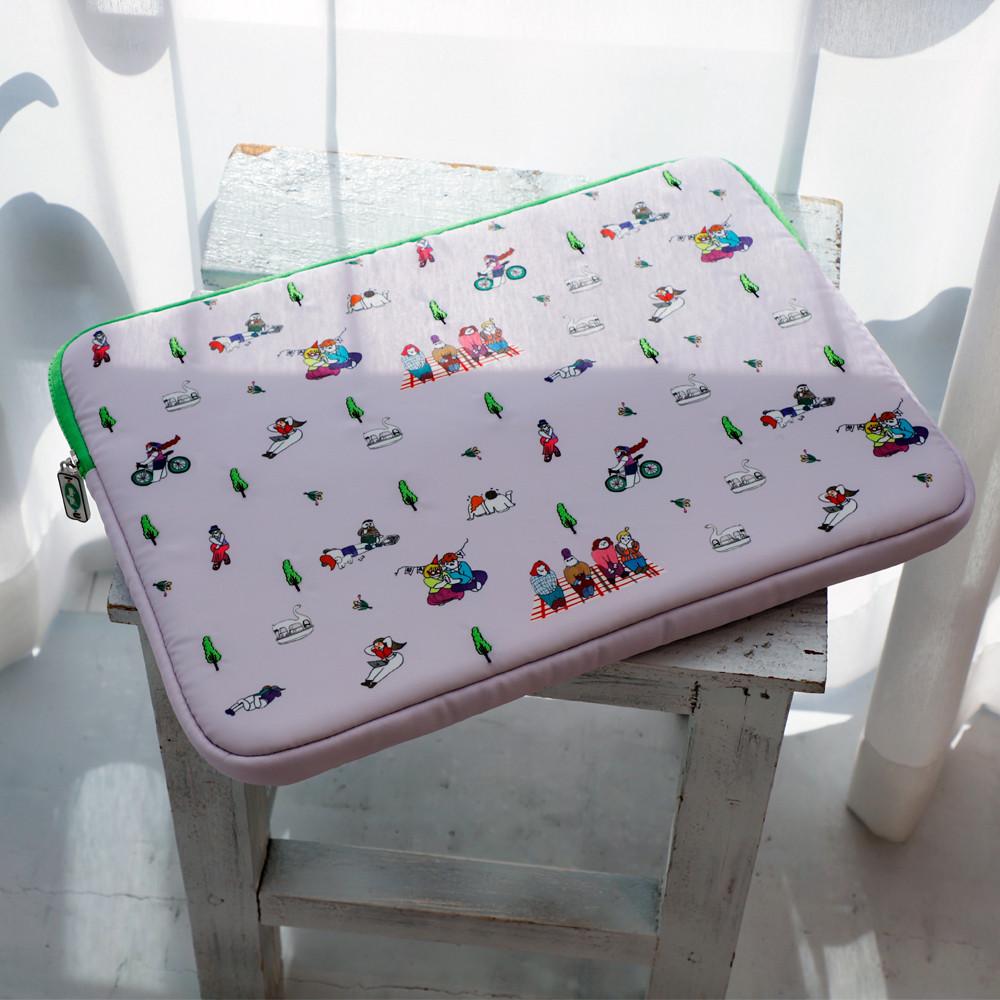 I seoul u X the gil laptop pouch